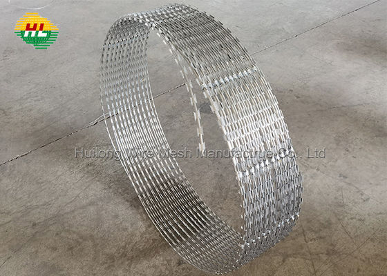 BTO22 Barbed Concertina Razor Wire Fencing Double Loop With Clips 730mm Coil Diameter