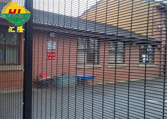 4.0mm / 8 Gauge Wire Diameter Welded Mesh Fence Pvc Coated 358 square post