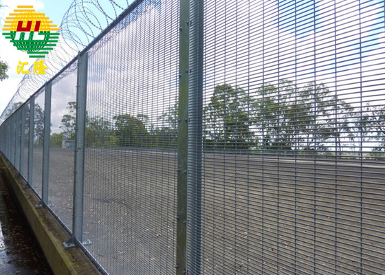 Galvanized Pvc Coated 4mm Welded Mesh Fence 6 Ft For Airport Or Farm
