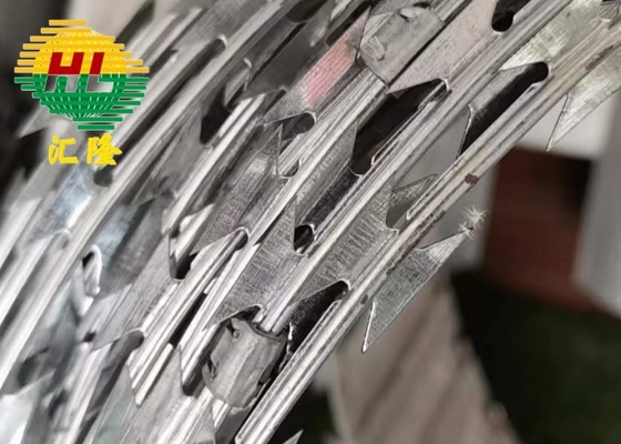 Fabrica suministro directo Ventas calientes de alambre de púas de Concertina galvanizado y sumergido en caliente para Ucrania