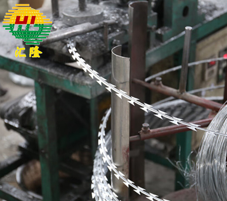 Valla de alambre de afeitar de alto rendimiento BTO-18 Concertina para operaciones militares y seguridad fronteriza