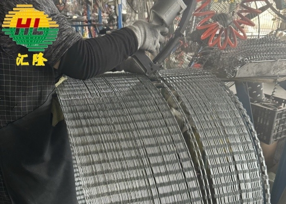 Varios tipos de cuchillas BTO-10 BTO-18 BTO-16 BTO-22 BTO-30 CBT-60 CBT-65 Concertina alambre de púas en Ucrania Seguridad