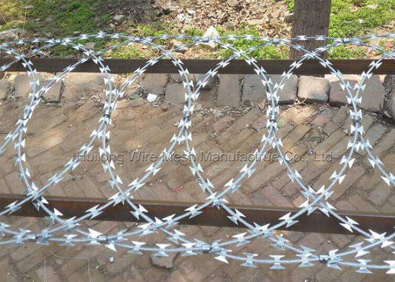 el alambre plano de la maquinilla de afeitar de la cuchilla de 0.5m m cerca el nivel de alta seguridad de Hot Dipped Galvanized